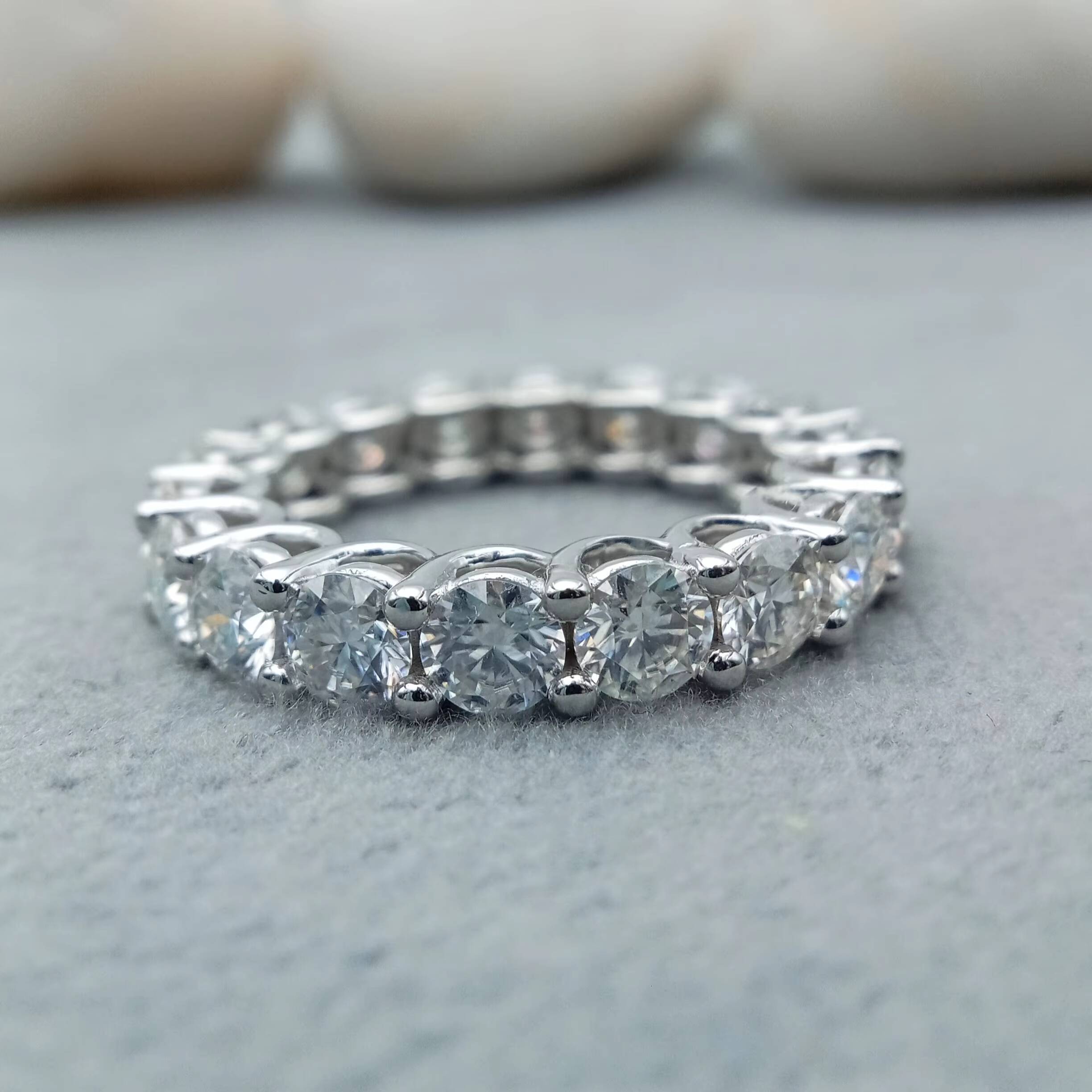 Customized Luxurious Jewelry WEDDING BAND ROUND DIAMOND 10K 14K 18K White Gold Lab Grown Diamond Ring