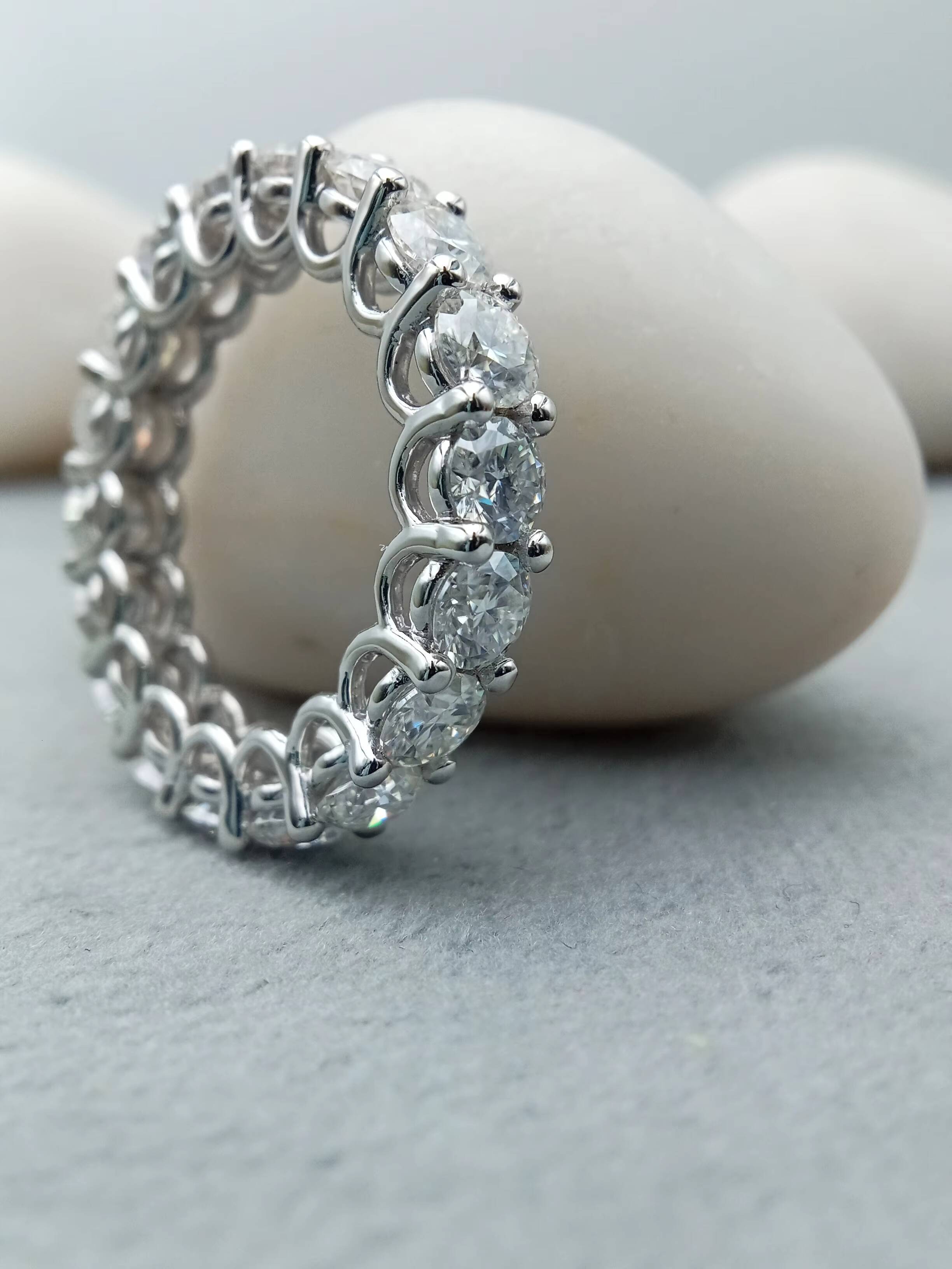 Customized Luxurious Jewelry WEDDING BAND ROUND DIAMOND 10K 14K 18K White Gold Lab Grown Diamond Ring