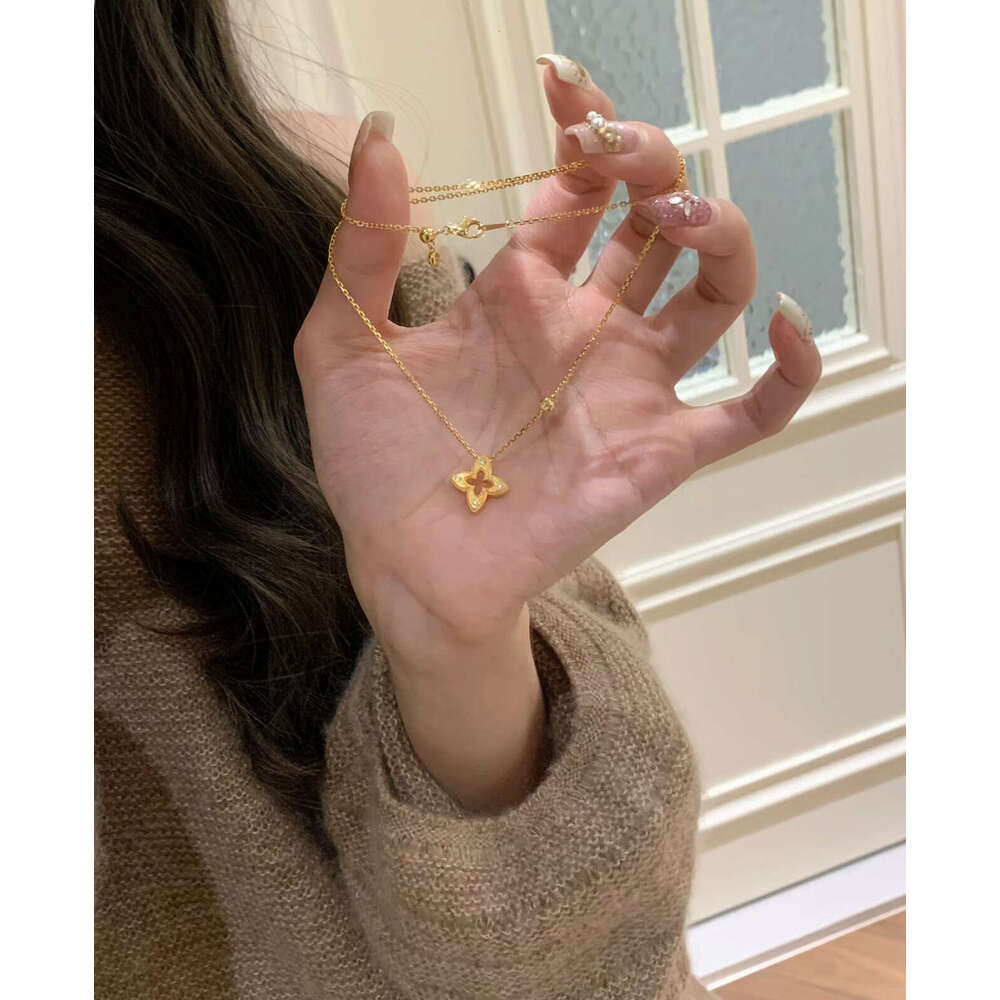 Jewelry Set Vintage Style Brushed Four Leaf Flower Necklace Women Elegant And Luxurious Niche High End New Design Gift For Girlfriend Visionice