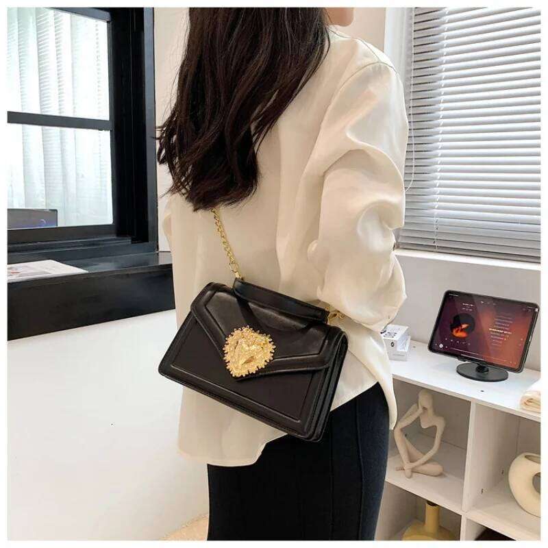 Women's Fashion Square Bag Solid Color Handbag