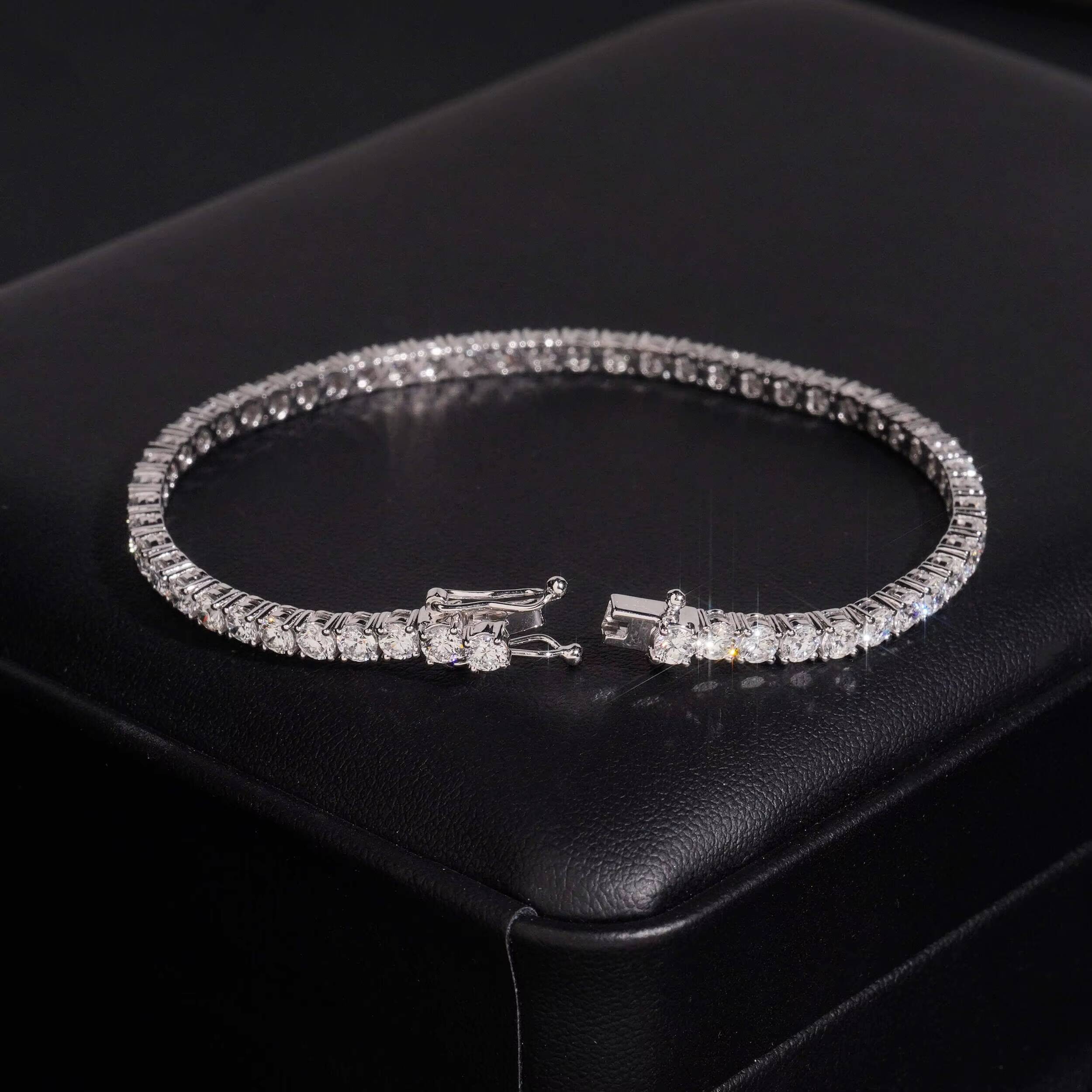 IGI Certificated 14K White Gold DEF Color VVS1 Round Cut 3MM 10 Pointer Lab Grown Diamond Tennis Bracelet