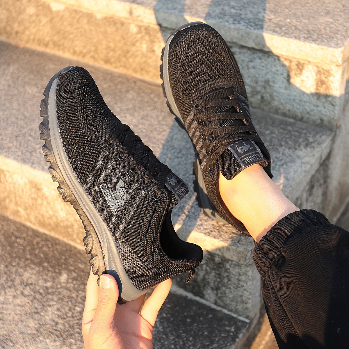 Men's New Mesh Breathable Fabric Hiking Lightweight Non-Slip Wear-Resistant Middle-Aged and Elderly Walking Low-Cut Cold Adhesive Shoes