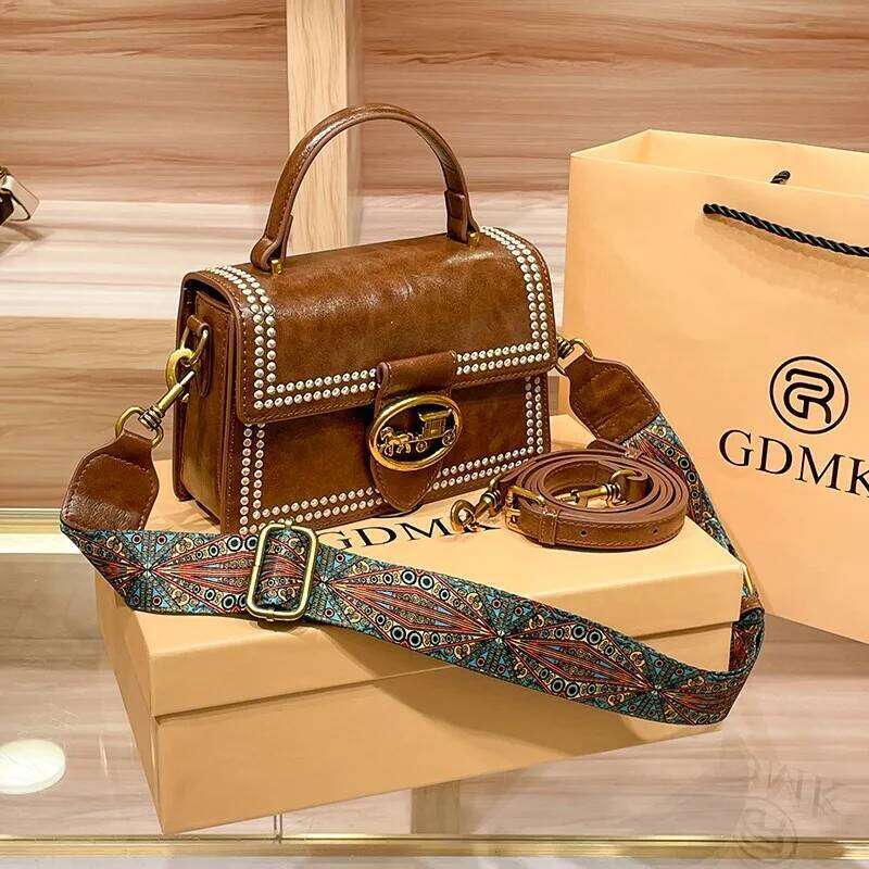 Brand women's handbag, light luxury small square 2025 new autumn and winter retro designer shoulder bag, high-end crossbody