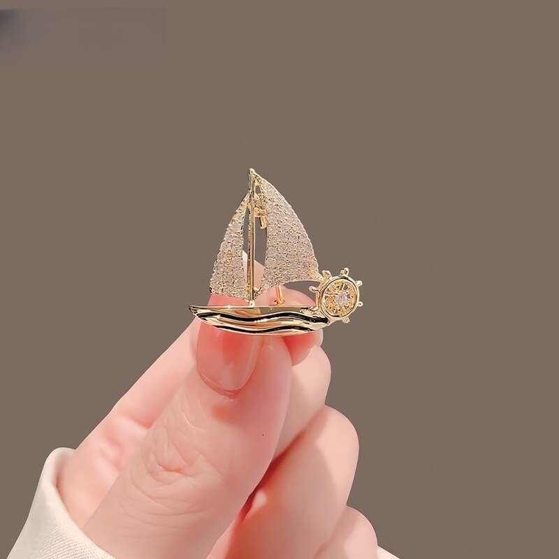 Elegant Small Boat Brooch for Men and Women, Versatile Badge, Smooth Sailing, Anti-Exposure Pin, Suit Lapel Flower Accessory