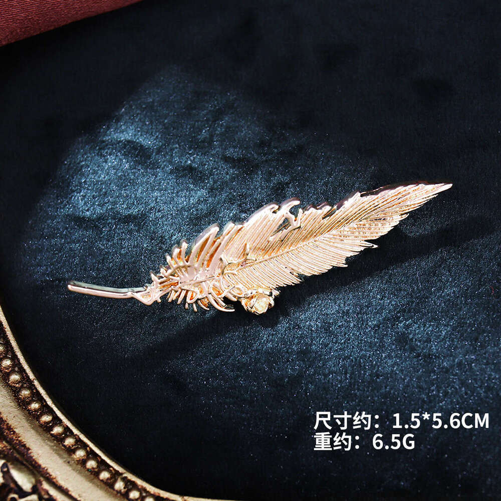 New Exquisite Elegant Feather Alloy Temperament Versatile Accessory Suit Coat Pin Buckle Brooch Wholesale