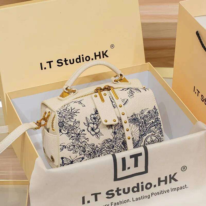 Pillow Bag, Women's 2024 New Single Shoulder Crossbody Handbag, Designer's High Level Sense