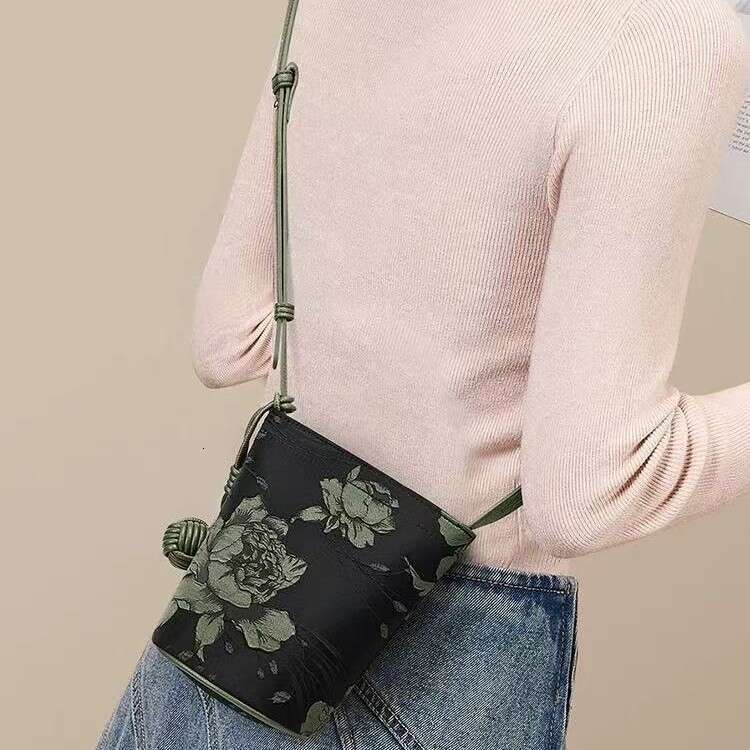 Spring Summer Retro Trend New Chinese Style Casual Versatile Single Shoulder Crossbody Commuter Bucket Phone Bag MASA