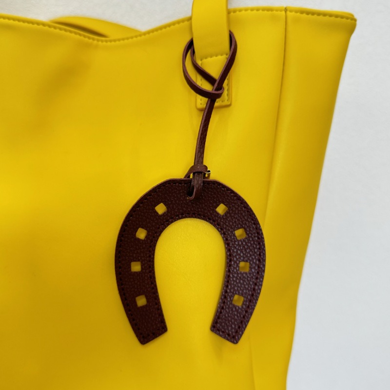 Horseshoe Keychain Charm Fashion Bag Double Sided U Shaped Lychee Pattern PU Leather Pendant For birthday gift Handbag Purse Basket Decoration