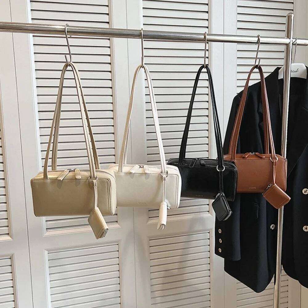 Autumn Winter High-End Sensation 2026 New Fashion Commuter Square Retro Oil Wax Leather Small Bag Women's Single Shoulder