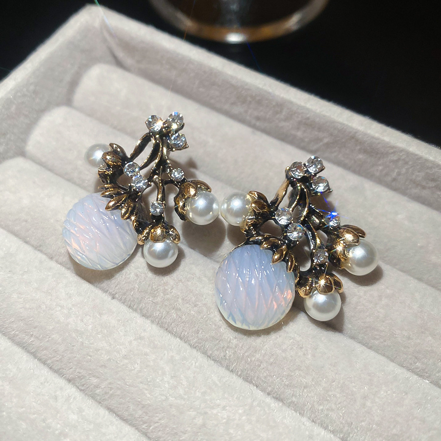 Inlaid Diamond Flower Pearl Earrings Necklace Vintage Elegant Niche Temperament Jewelry Set Light Luxury High-end Feel Accessories for Women - view 6