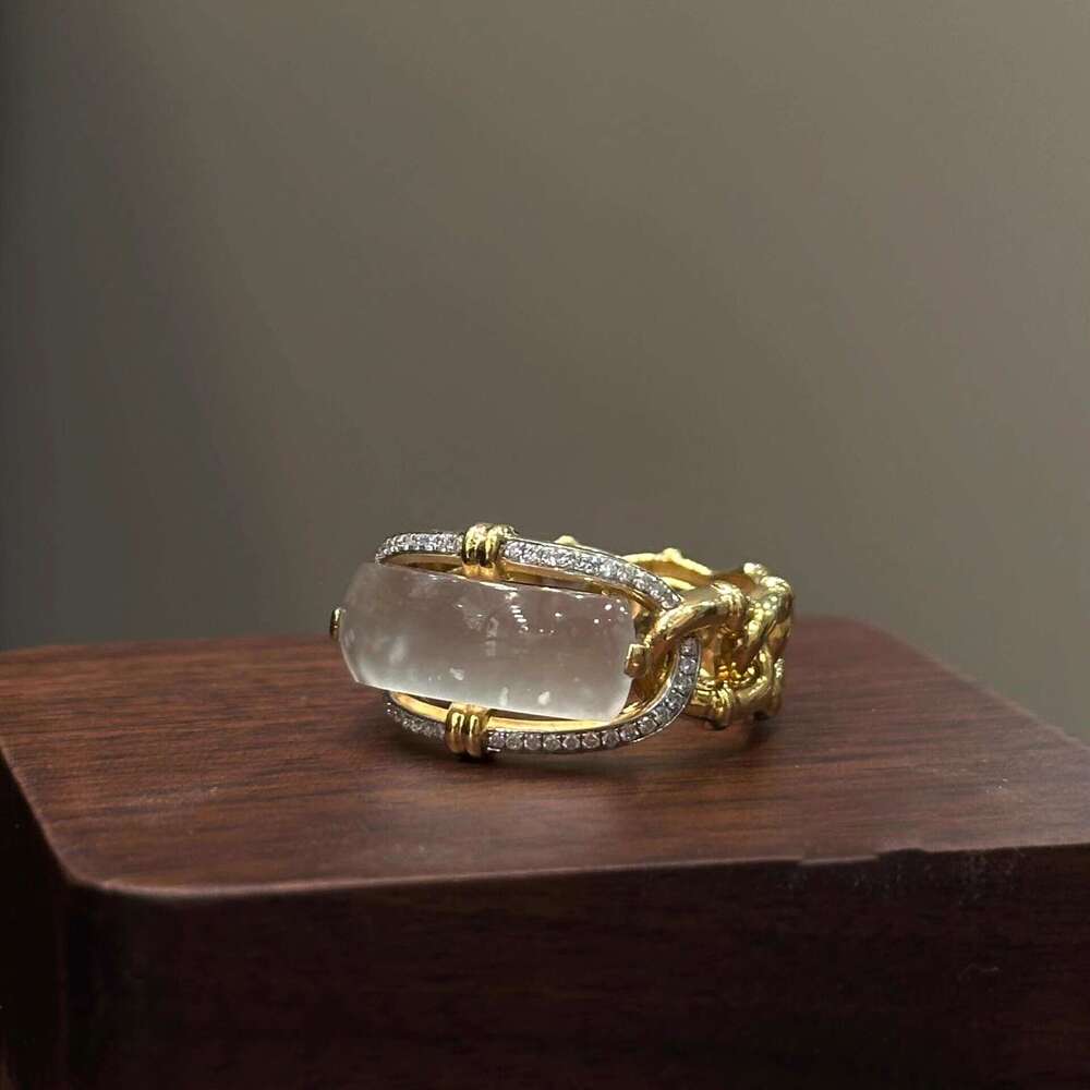 Vintage Small Sugar Cube Diamond-Studded for Women, Niche Fashion, Light Luxury, High-End Feel Ring