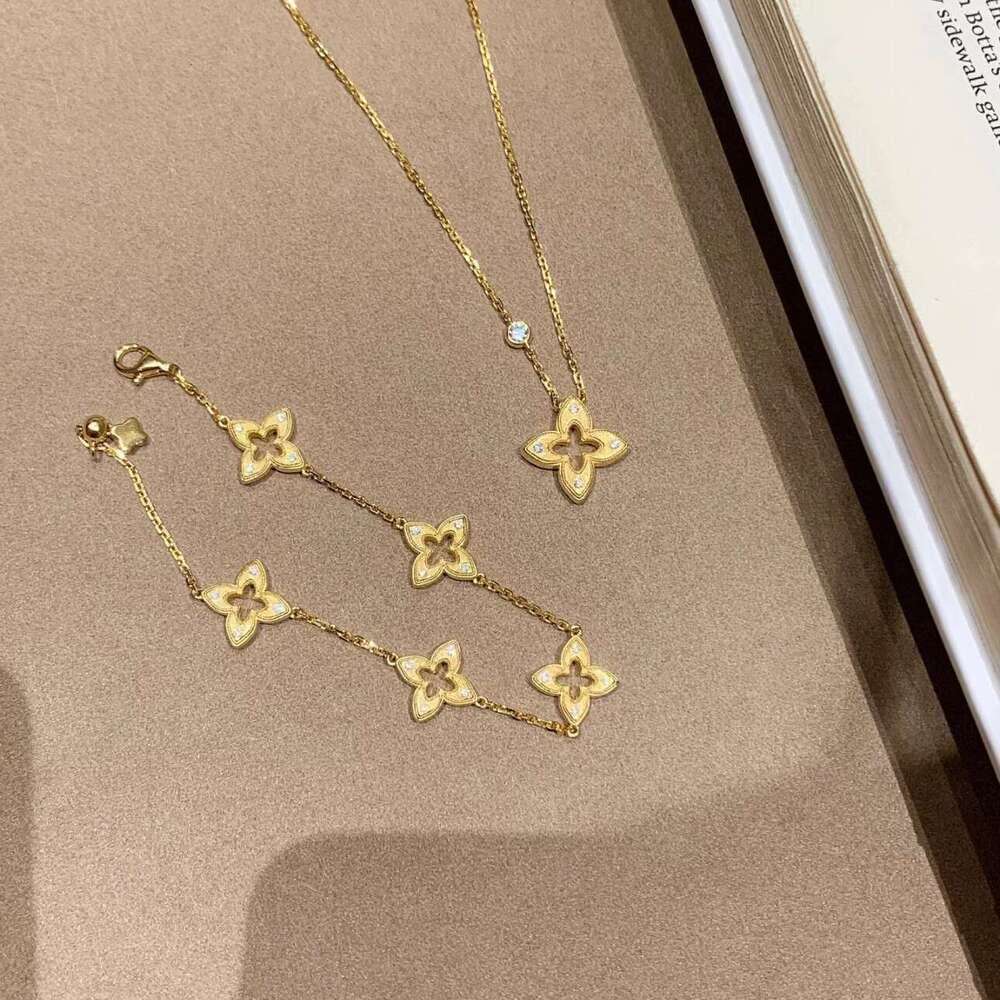 Jewelry Set Vintage Style Brushed Four Leaf Flower Necklace Women Elegant And Luxurious Niche High End New Design Gift For Girlfriend Visionice