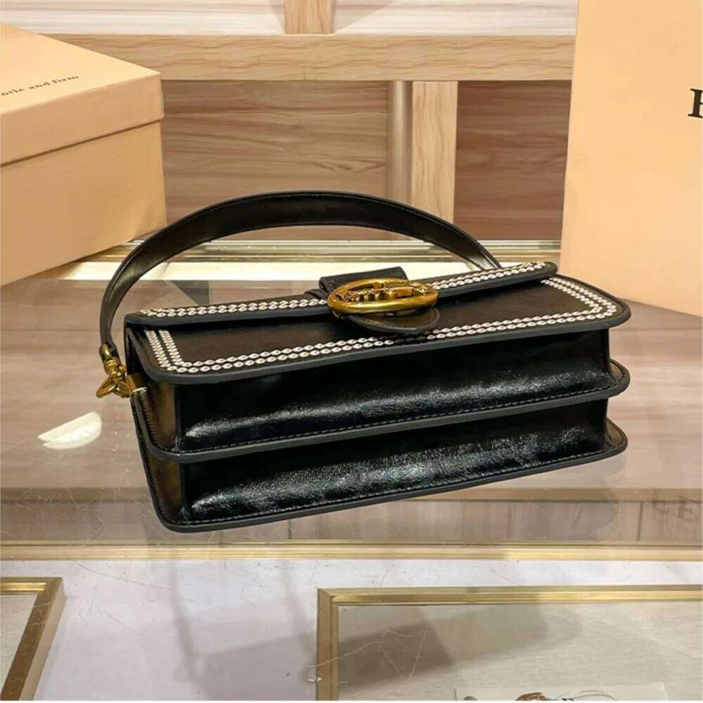 Brand retro baguette bag, women's 2025 new autumn and winter high-end fashion single shoulder crossbody small square bag