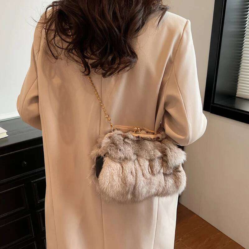 Luxury Clutches Faux Fur Totes Shopping Handbag Winter Women Bag Plush Purse Trendy 2026 Shoulder Bags Cold Woollen Design XJ260131