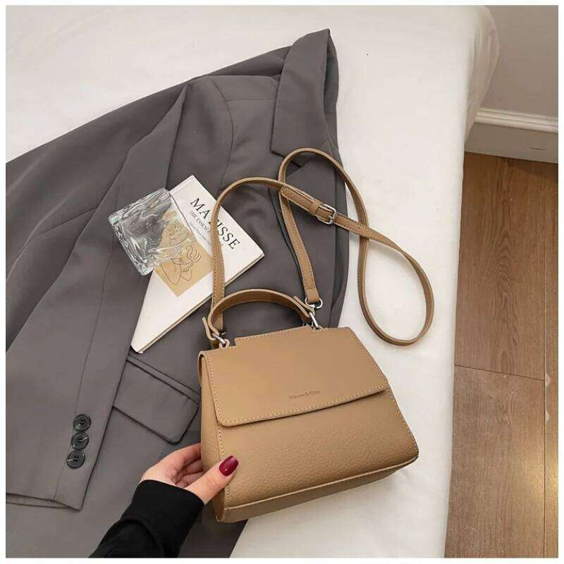 Cross-Border Foreign Trade Hot Sale Winter New Solid Color Tote Female Fashionable RetroPUShoulder Crossbody Bag XJ260131