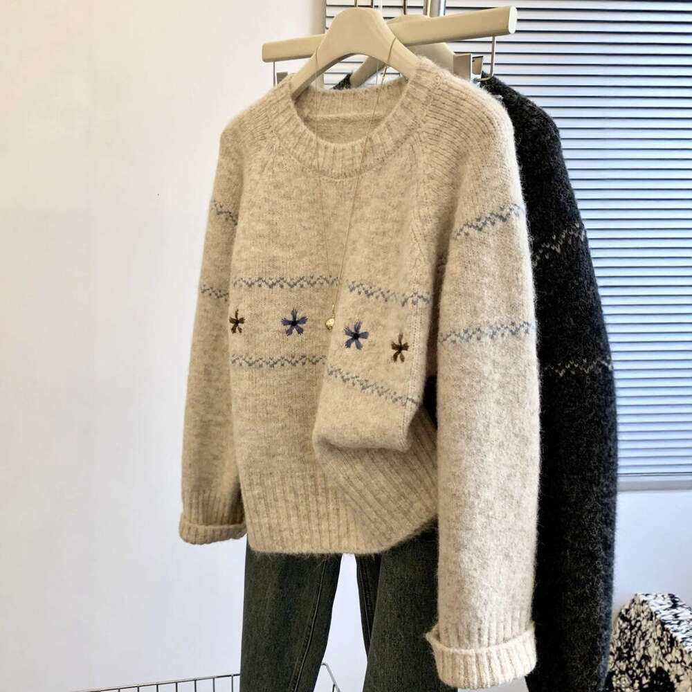 Cut Label Floral Embroidery Pullover Sweater Women's Autumn Winter Lazy Style Loose Knitted Top