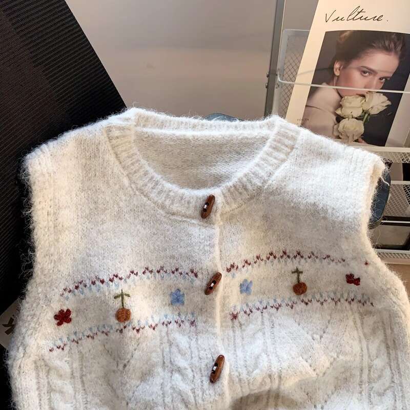 Vintage Knitted For Women Handmade Floral Sweater Round Neck Layered Sweet Jacquard Vest Versatile Trendy