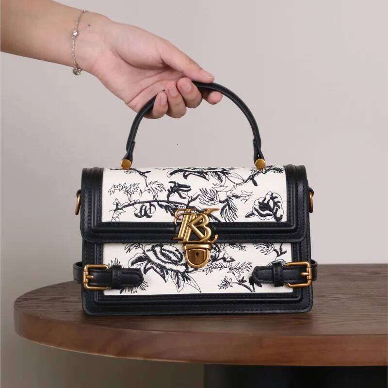 Women's handbag 2025 fashionable autumn and winter new item niche design high-end texture heavy embroidery shoulder crossbody ba