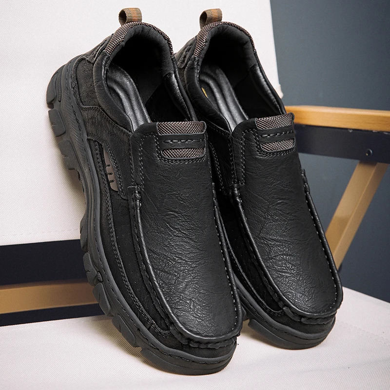 CLOHOOMens Casual Loafers Handmade Breathable Leather Shoes with Thick Rubber Sole Comfortable Footwear Classic Hand Sewn Seams 260126