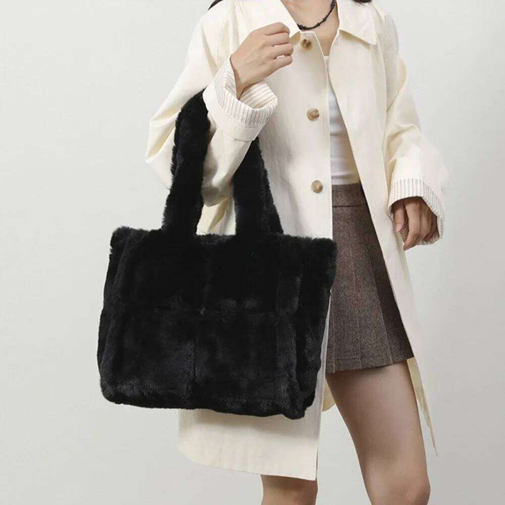 Large Capacity Shoulder Bag, Suitable for Shopping and Shopping, Winter Armpit Bag Handbag New Plush Women's Handbag,