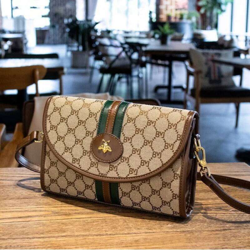 European and American vintage women's casual versatile crossbody bag, retro fashion shoulder bag