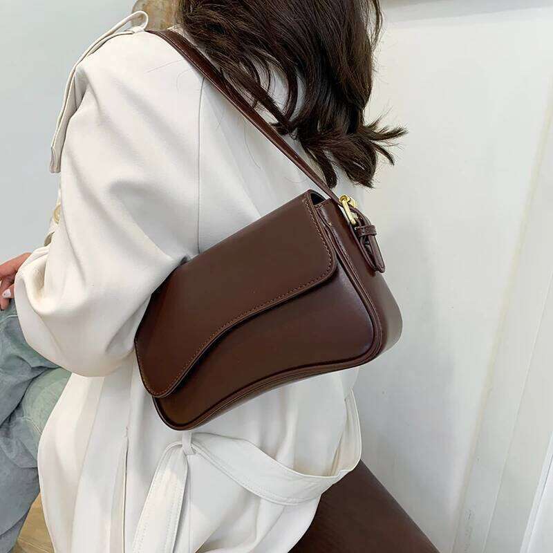Flip Magnetic Buckle Shoulder Crossbody Bag for Work Commuting, Fashionable and Simple Armpit Small Square Bag, Portable Acc