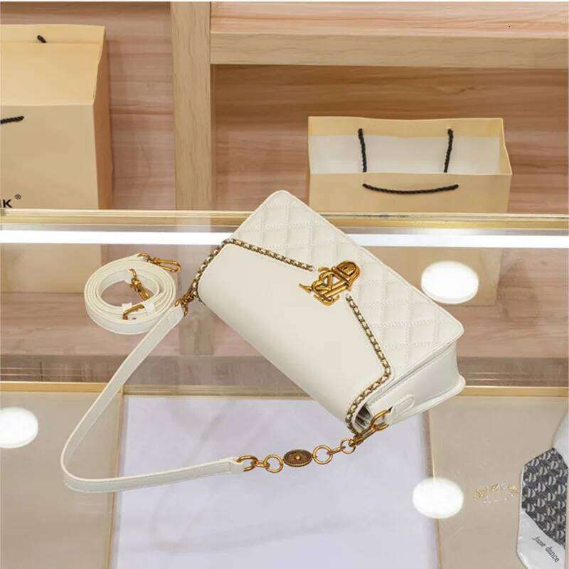 Women's handbag black armpit 2025 new autumn and winter high-end feeling light luxury designer single shoulder crossbody bag