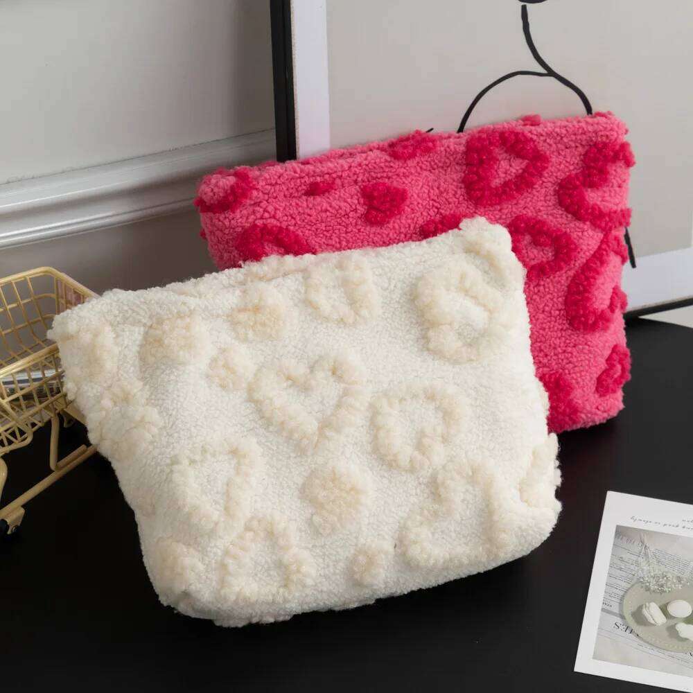 Lovely Plush Storage Large Capacity Travel Portable Makeup Bag Heart Pattern Hand Carry Pouch Cosmetiquera Para Maquillaje