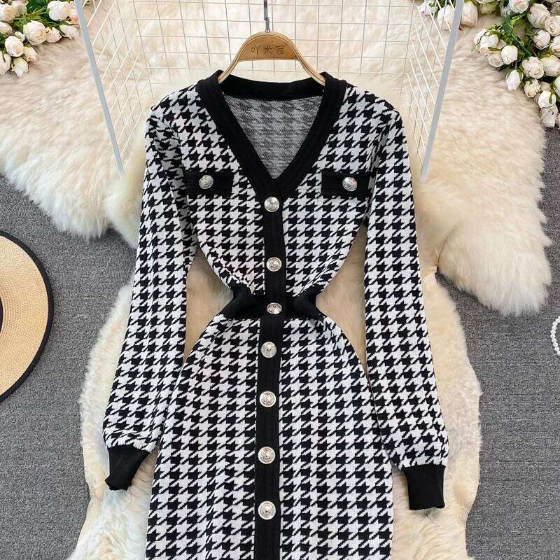 REALEFT Autumn Winter V-Neck Vintage Houndstooth Women's Knitted Dresses 2025 New Long Sleeve Single Breasted Dress Female XJ260131