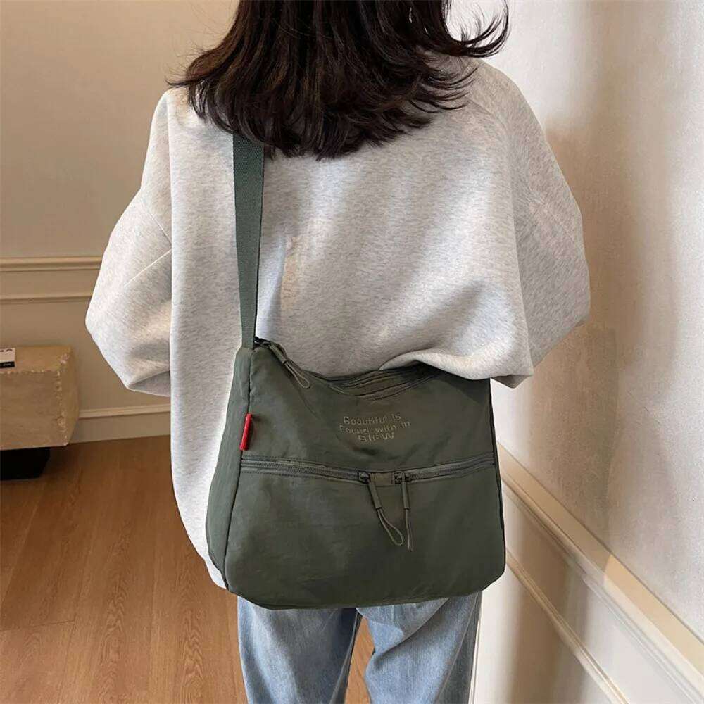 Japanese Xiaoqing New Lightweight Commuter Women's Crossbody Large Capacity Nylon Cloth Adjustable Strap Shoulder Bag 2025