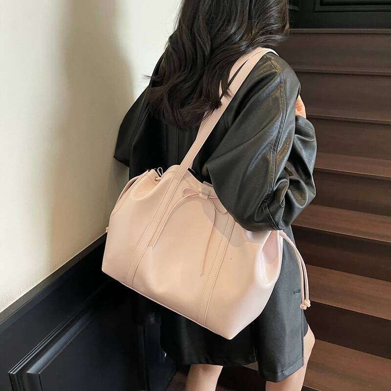 Luxury PU Leather Shoulder Fashion Trend Underarm Bag with Bow Large Capacity Commute Bags for Women 2025 Ladies Handbag XJ260130