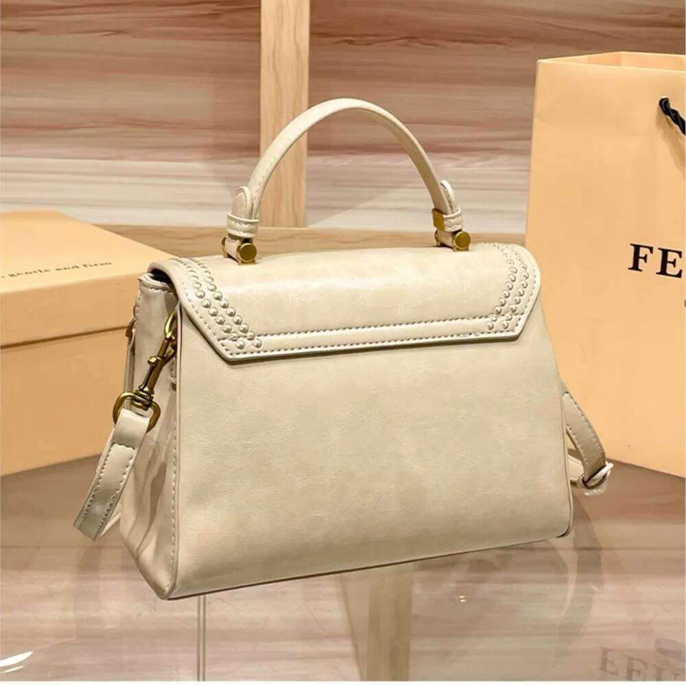 Women's handbag 2025 new autumn and winter high-end retro wide strap fashionable single shoulder crossbody small square