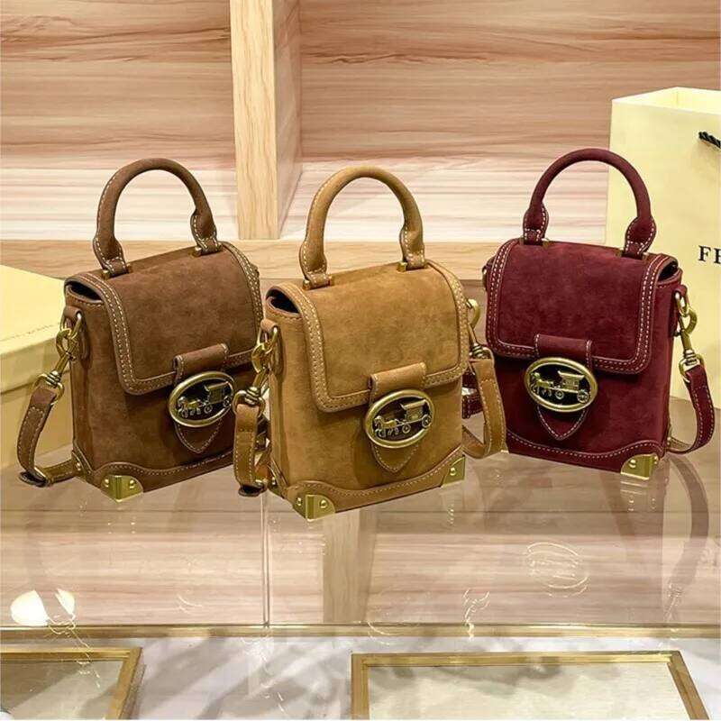 Ladies' handbag high-end lamb wool mobile phone 2024 autumn/winter vintage small square bag, single shoulder crossbody bag