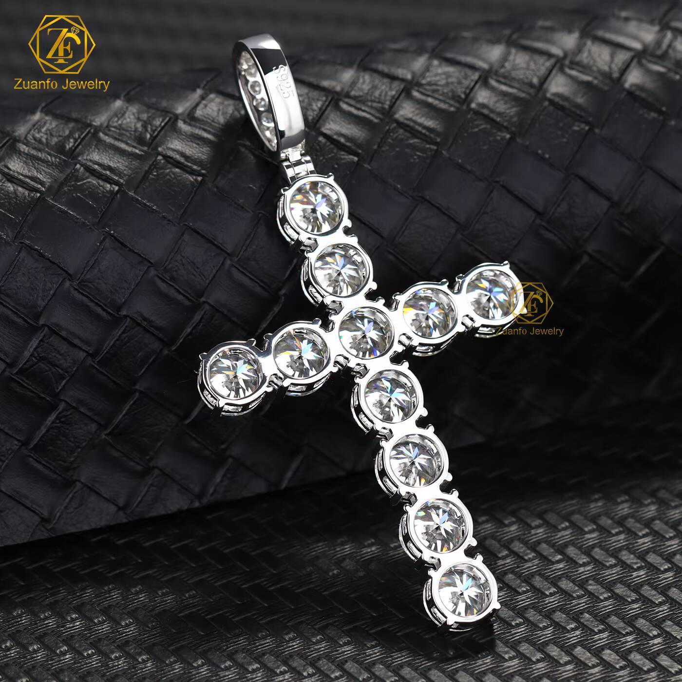 Wholesale Mens Hip Hop Full Diamond Cross Pattern Necklace Shiny Pendant with Complete Trend Jewelry Moissanite Pendants Charms