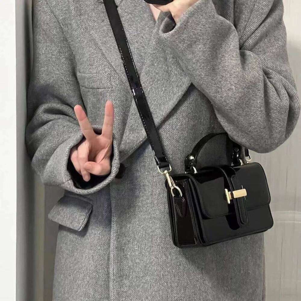 Small Square with High-end Design Glossy Finish for Women 2024 New Stylish and Versatile Single Shoulder Crossbody Bag XJ260131