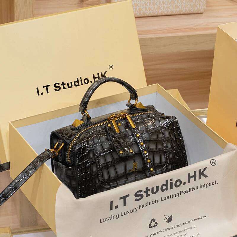 Light luxury brand designer women's handbag pillow 2025 new autumn and winter high-end single shoulder crossbody bag