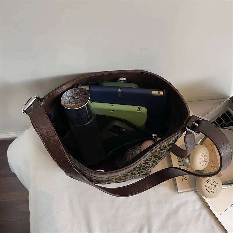 New Winter Autumn Simple Texture Crossbody Women Fashion Casual and Versatile Bucket Bag Large Capacity Tote Storage Bags XJ260131