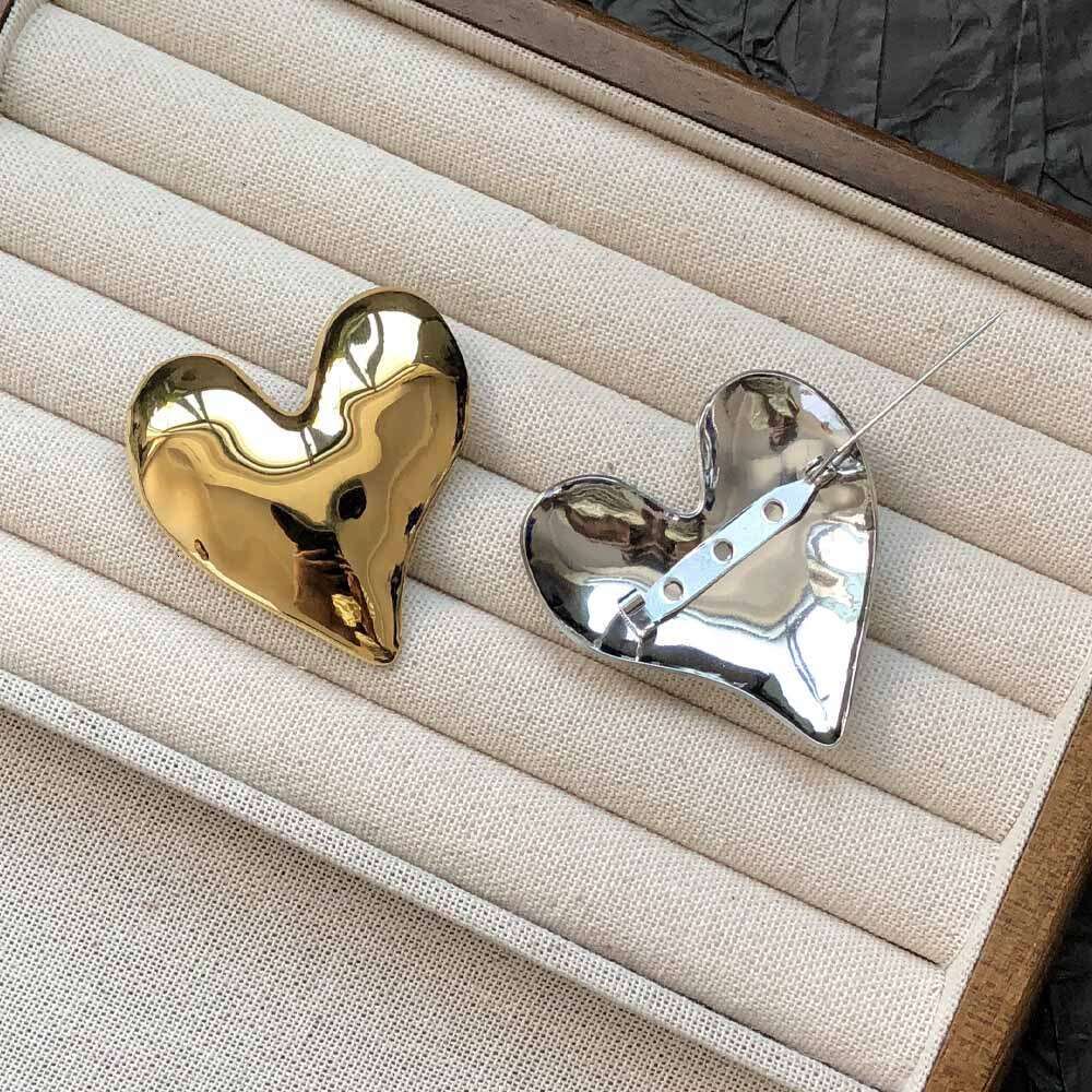 Simple Versatile Metal Shiny Heart for Men and Women, Light Luxury High-end Feel, Suit Jacket Anti-Exposure Brooch
