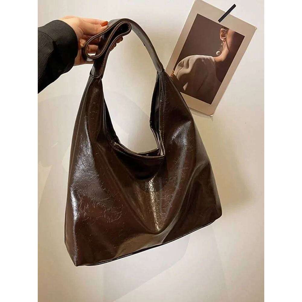 Large Capacity Red Bag For Women 2024 New Retro Texture Single Shoulder Tote Bags Fashion Versatile Casual Ladies Handbags XJ260131