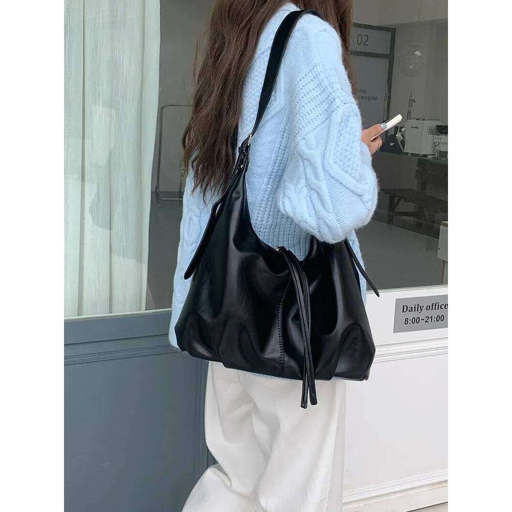 2026 New Retro Underarm Fashion Leisure Large Capacity Shoulder Daily Commuter Crossbody Women's Bag