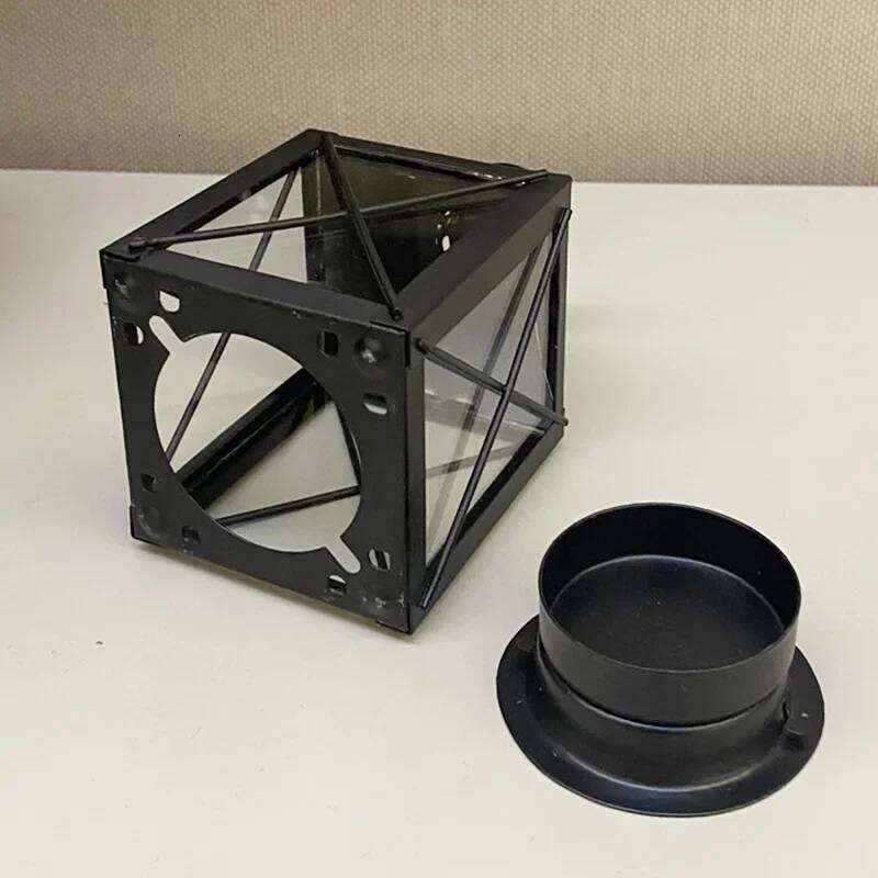 1PC Retro Romantic Lantern Stand Metal Wedding Outdoor Garden Tea Light Creative Hand-held Iron Candle Holder Home Decor Y260131