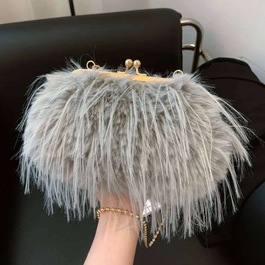 Ladies Handbag for Wedding Elegant Fashion Accessory Winter Soft Plush Crossbody Bag Luxury Versatile fake fur lady Clutches XJ260131
