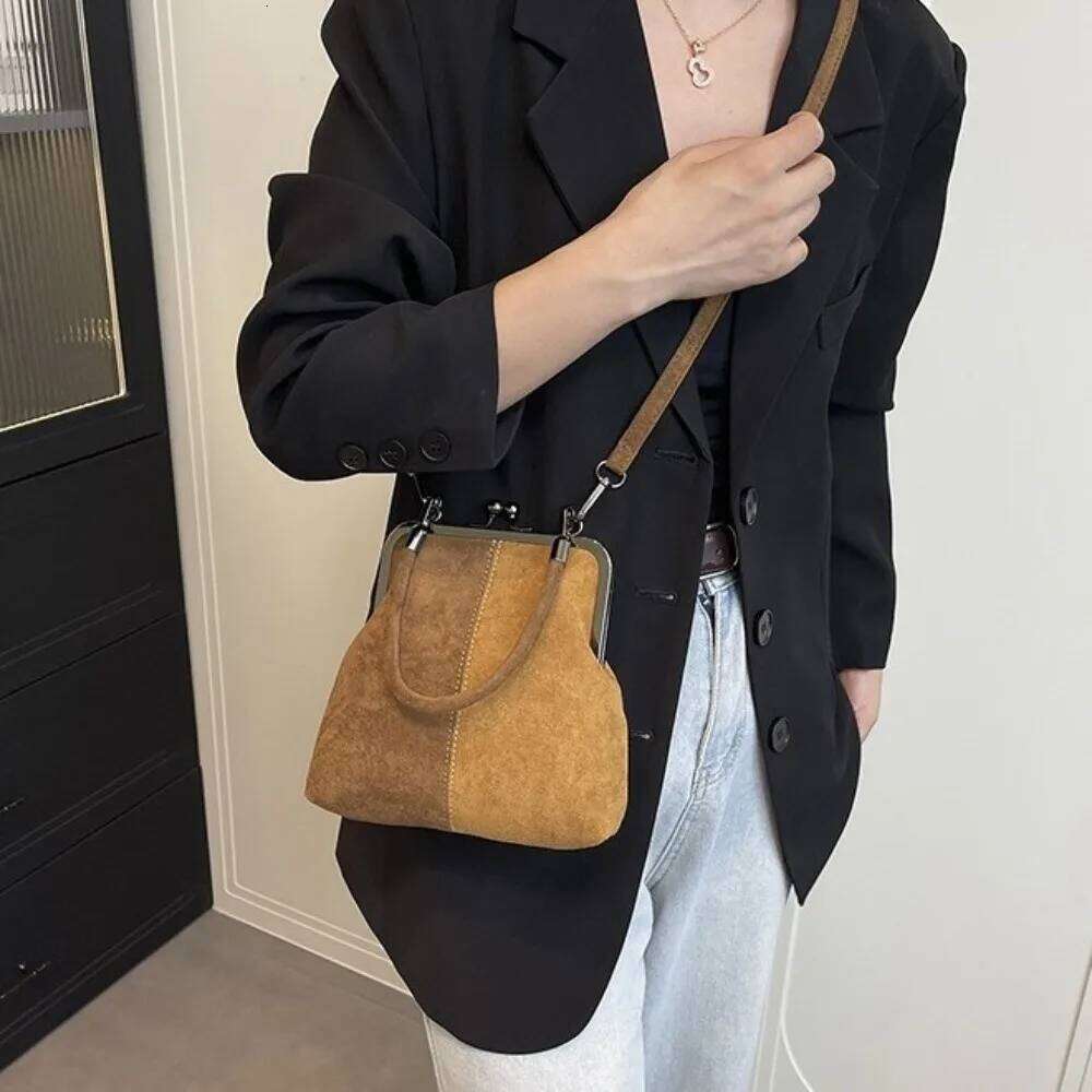 Large Capacity Retro Frosted Handbag Kiss Lock PU Leather Crossbody Clip Closure Short Handle Clutch Shoulder Bag XJ260131