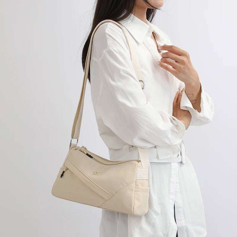 Foreign trade new shoulder lightweight simple fashion portable commuter multi-compartment outdoor crossbody shopping bag