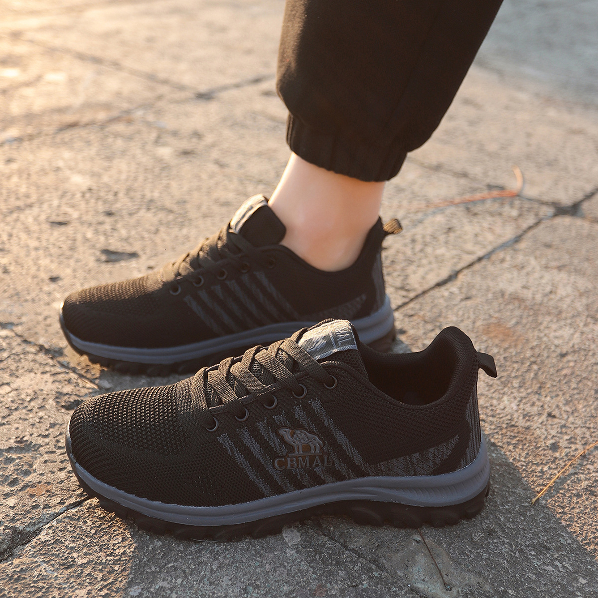 Men's New Mesh Breathable Fabric Hiking Lightweight Non-Slip Wear-Resistant Middle-Aged and Elderly Walking Low-Cut Cold Adhesive Shoes