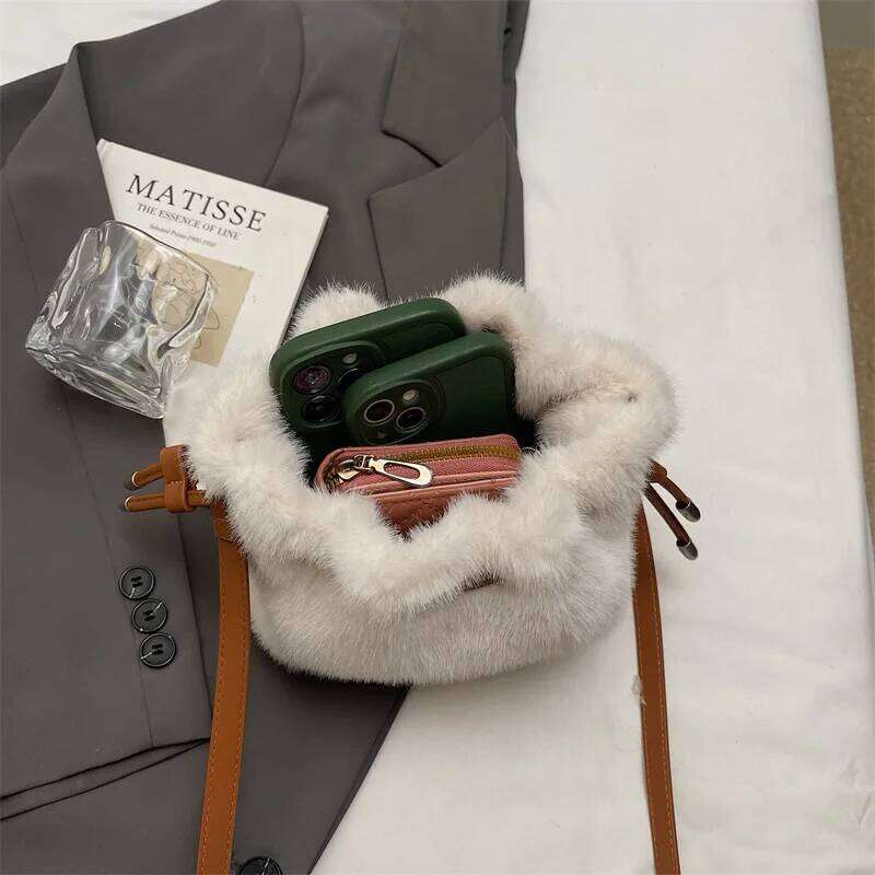 Fashionable Bucket Soft Fluff Mini Shoulder Bags for Women 2025 Winter Trend Korean Plush Handbags Crossbody Bag XJ260131
