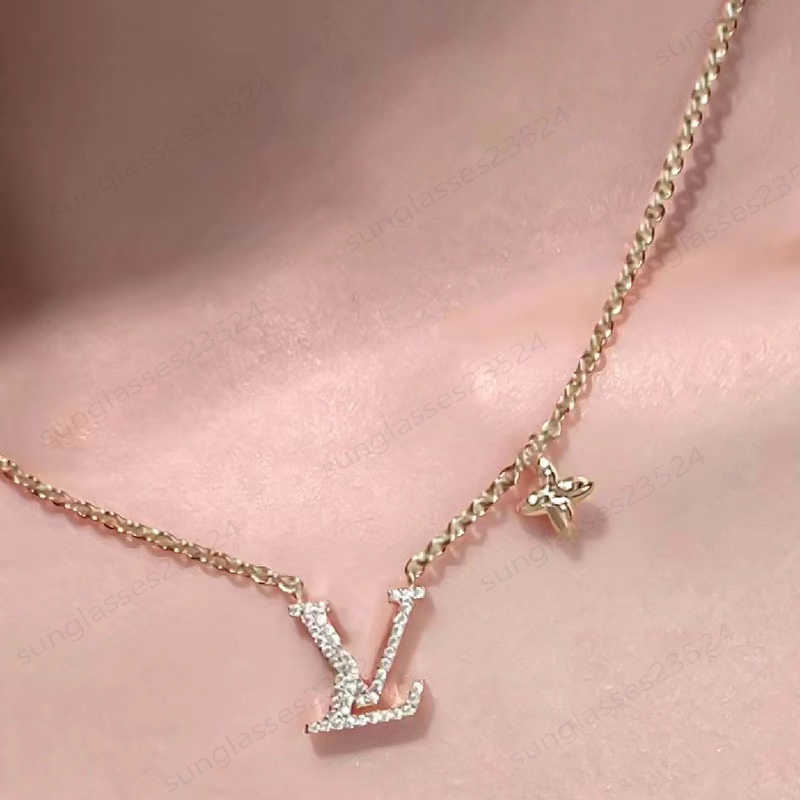 Designer Gold For Women Necklace Elegant L High Quality Wedding Jewellery Letters Jewelry Party Gift Necklace Chain 00B4