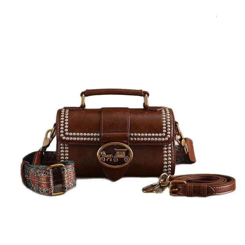 Light luxury brand women's handbag 2025 autumn and winter new retro carriage designer shoulder bag high-end fashion crossbody