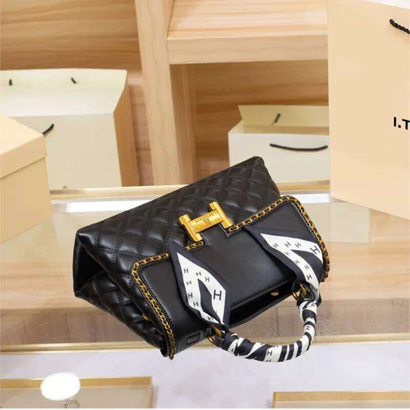 Women's diamond grid handbag, women's 2024 new spring/summer high-end small square bag, designer crossbody bag