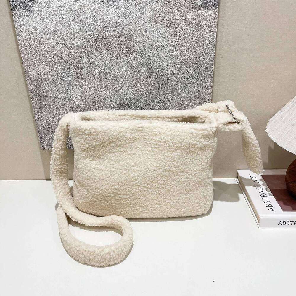 Cross-border new Korean-style plush soft underarm bag, large capacity commuter shoulder bag